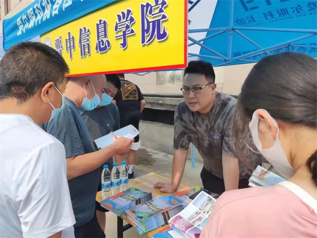 【青年教师风采】白天：弹指九年 他用满腔热情书写奉献担当